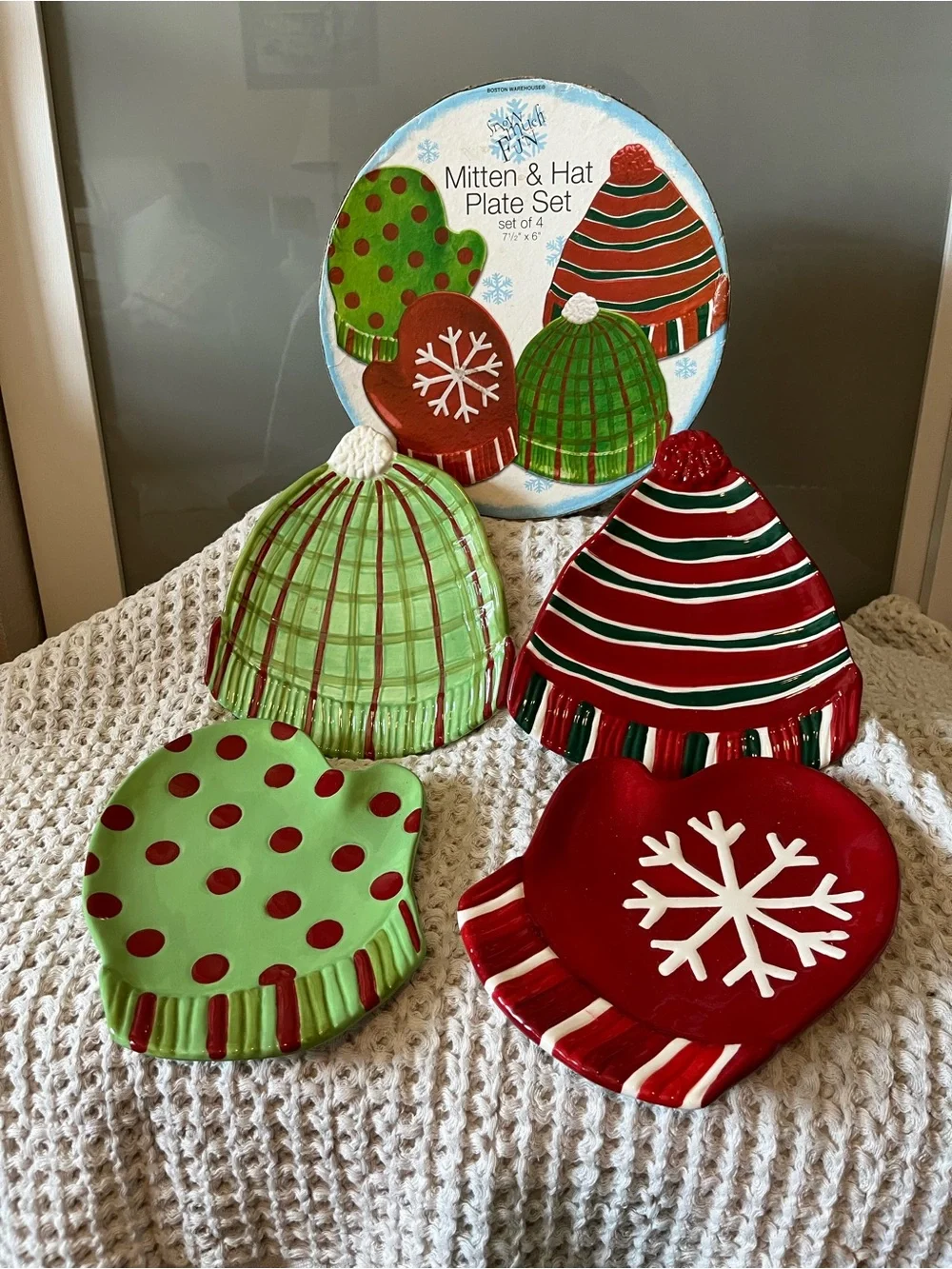 Mitten & Hat Plate Set - Festive Red & Green Holiday  plates 436